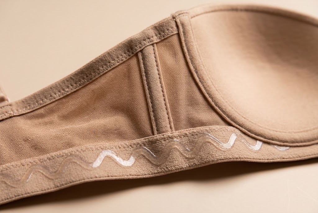 Wewnętrzne wykończenie pasa biustonosza strapless ze stalką boczną i silikonową taśmą antypoślizgową